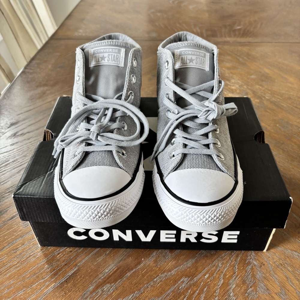 NEW-Converse size 10 womens - Chuck Taylor All Star Madison Mid Grey 562492C